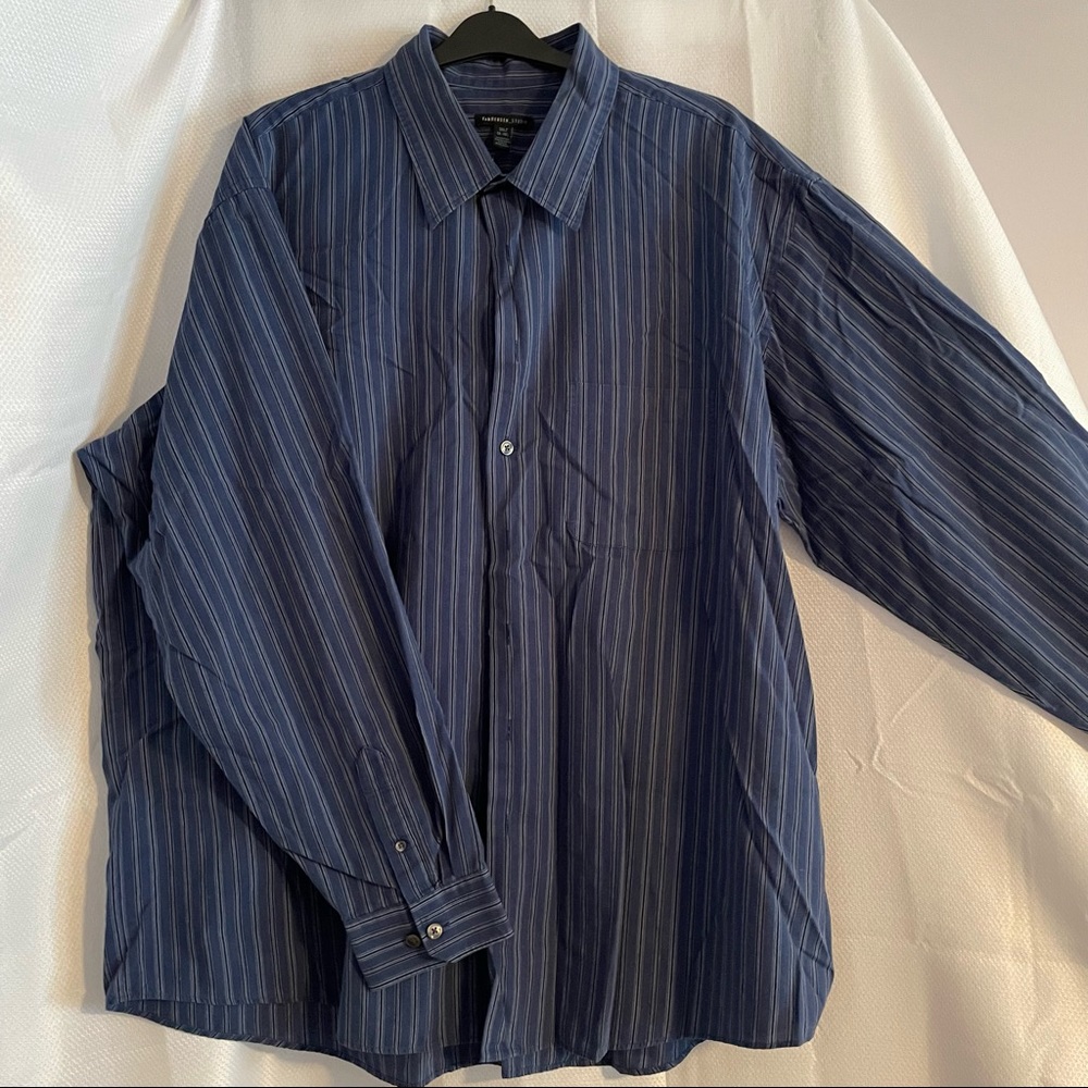 Van Heusen Studio Pin Stripe Buttoned Pocket EUC